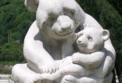 景區熊貓母子石雕